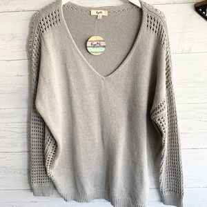 Kye Mi Light Grey V-neck Crochet Side Sweater